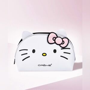 The Crème Shop Hello Kitty® Travel Makeup Pouch - Blush Pink Bow